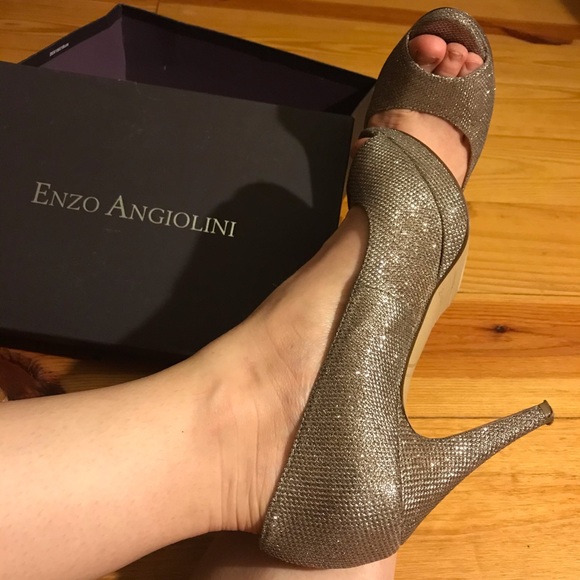 Enzo Angiolini Gold Metallic Peep Toe Heels, 7.5 - Picture 11 of 14